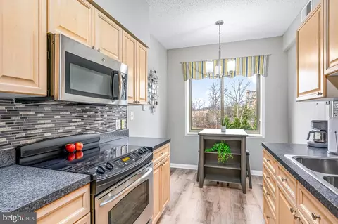 19355 Cypress Ridge Ter #405, Leesburg, VA 20176