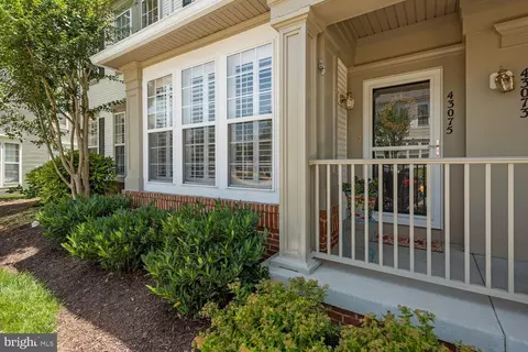 43075 Old Gallivan Ter, Ashburn, VA 20147 photo 3