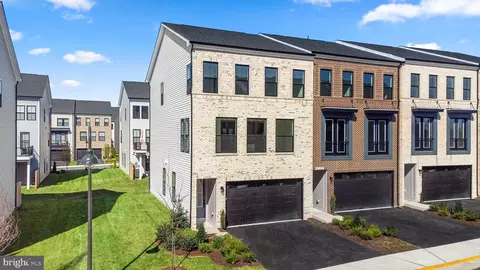 43595 Farringdon Sq, Ashburn, VA 20148