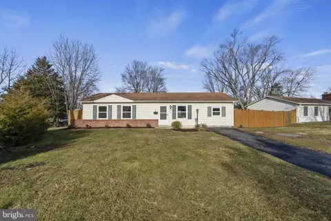 101 N Cypress Rd, Sterling, VA 20164