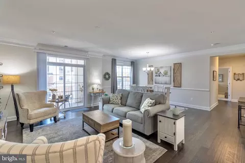 21025 Rocky Knoll Sq #204, Ashburn, VA 20147