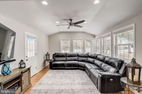 20702 Mandalay Ct, Ashburn, VA 20147 photo 14