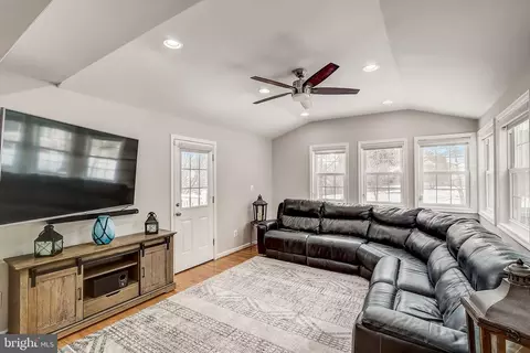 20702 Mandalay Ct, Ashburn, VA 20147 photo 15