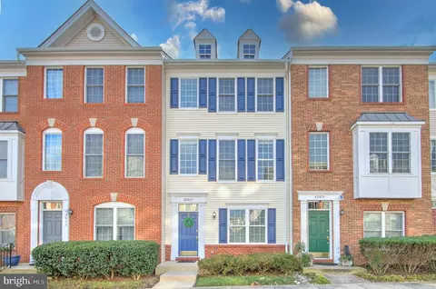 42817 Smallwood Ter, Chantilly, VA 20152