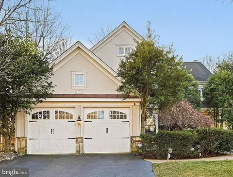 43223 Chase St, Chantilly, VA 20152