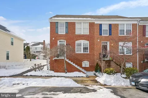 20395 Hartwell St, Ashburn, VA 20147