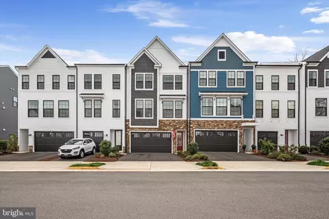 25415 Hartland Orchard Ter, Chantilly, VA 20152
