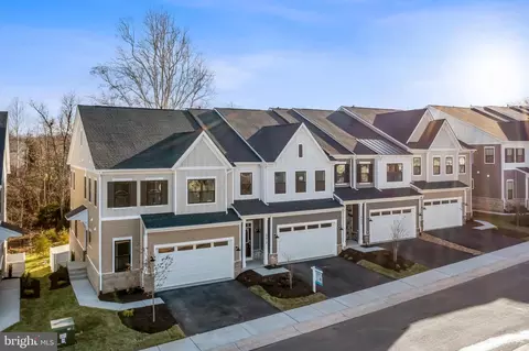 18991 Coral Reef Sq, Lansdowne, VA 20176