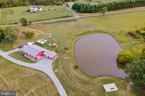 15779 Woodgrove Rd, Hillsboro, VA 20132