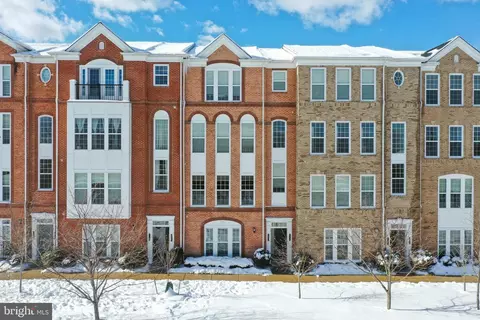 42827 Burrell Sq, Ashburn, VA 20147