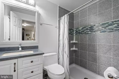 21041 Willowbrook Dr, Ashburn, VA 20147 photo 24