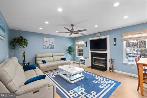 21041 Willowbrook Dr, Ashburn, VA 20147 photo 2