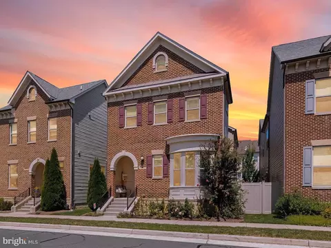 44622 Petersham Dr, Ashburn, VA 20147