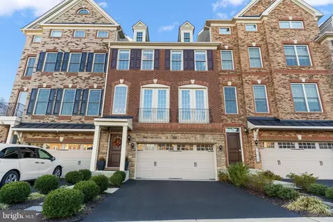 25035 Cambridge Hill Ter, Chantilly, VA 20152