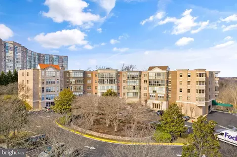 19350 Magnolia Grove Sq #202, Leesburg, VA 20176
