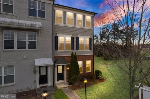 43891 Eastgate View Dr, Chantilly, VA 20152