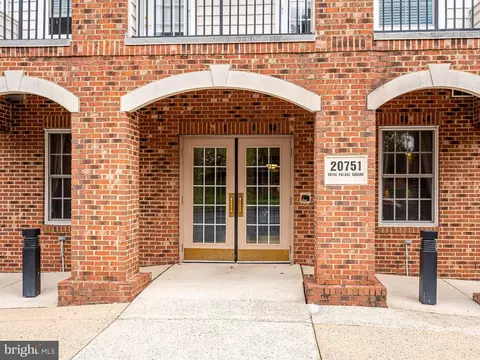 20751 Royal Palace Sq #423, Sterling, VA 20165