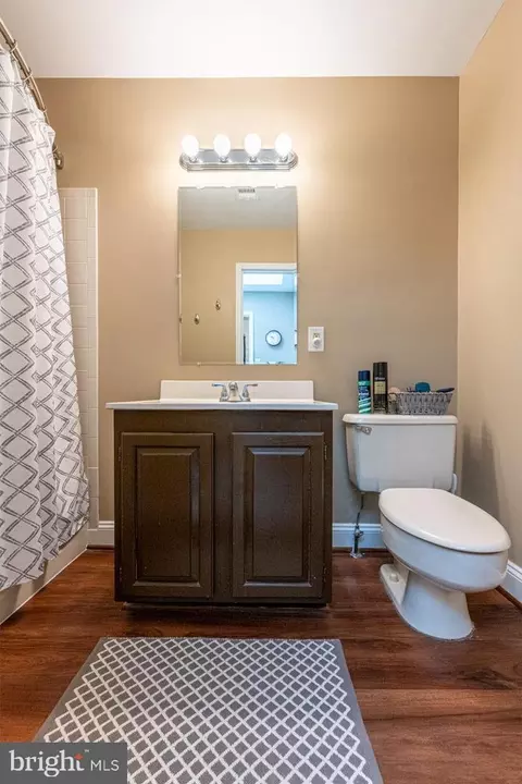 Bath - 6 Foxmore Ct, Sterling, VA 20165 photo 3 of 5