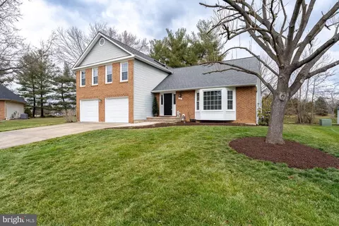 Exterior - 6 Foxmore Ct, Sterling, VA 20165 photo 2 of 10