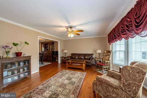 Living - 6 Foxmore Ct, Sterling, VA 20165 photo 2 of 10