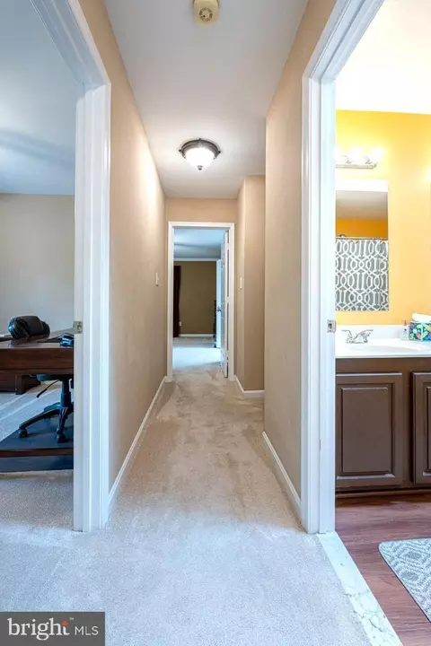 Entry Way - 6 Foxmore Ct, Sterling, VA 20165 photo 2 of 2