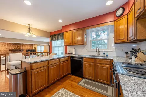 Kitchen - 6 Foxmore Ct, Sterling, VA 20165 photo 1 of 5