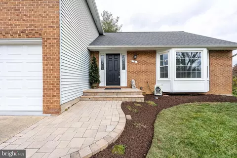 Exterior - 6 Foxmore Ct, Sterling, VA 20165 photo 5 of 10
