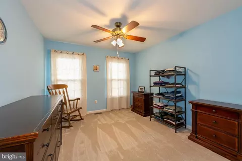 Bedroom - 6 Foxmore Ct, Sterling, VA 20165 photo 3 of 5