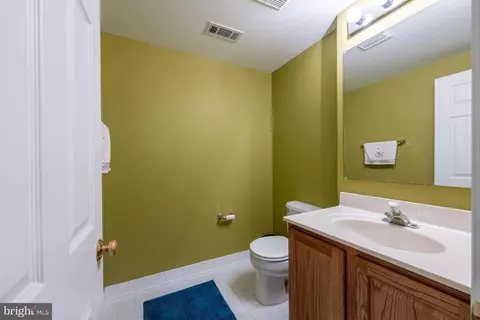 Bath - 6 Foxmore Ct, Sterling, VA 20165 photo 5 of 5