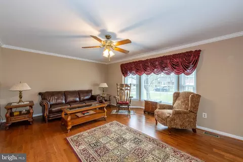 Living - 6 Foxmore Ct, Sterling, VA 20165 photo 3 of 10