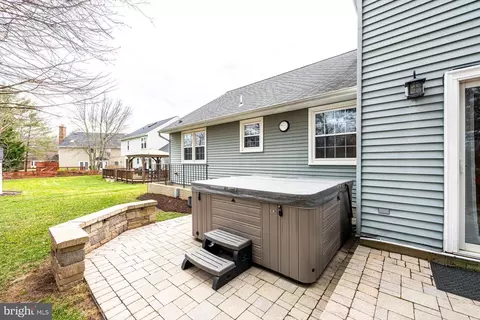 Exterior - 6 Foxmore Ct, Sterling, VA 20165 photo 6 of 10