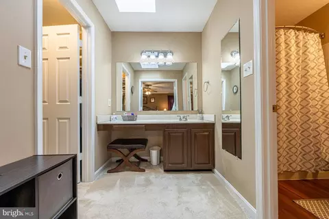 Bath - 6 Foxmore Ct, Sterling, VA 20165 photo 2 of 5