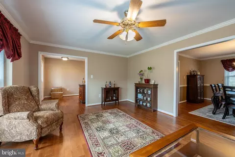 Living - 6 Foxmore Ct, Sterling, VA 20165 photo 5 of 10