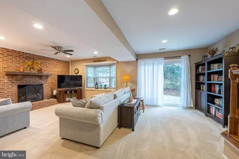 Living - 6 Foxmore Ct, Sterling, VA 20165 photo 7 of 10