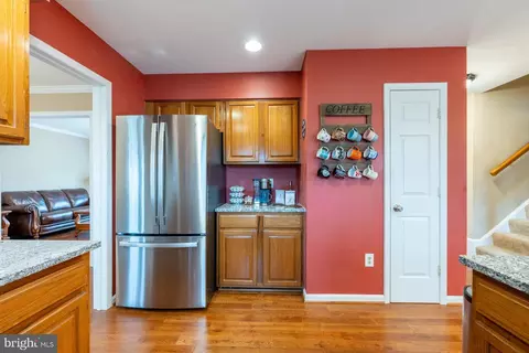 Kitchen - 6 Foxmore Ct, Sterling, VA 20165 photo 4 of 5
