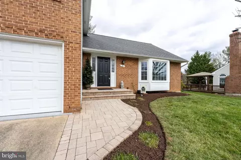 Exterior - 6 Foxmore Ct, Sterling, VA 20165 photo 4 of 10