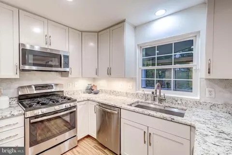 44236 Ginghamsburg Pl, Ashburn, VA 20147 photo 13