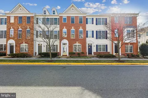 42861 Pamplin Ter, Chantilly, VA 20152