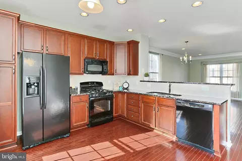 Kitchen - 42915 Pamplin Ter, Chantilly, VA 20152 photo 1 of 4