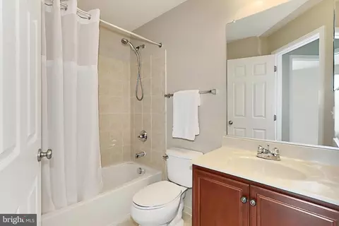 Bath - 42915 Pamplin Ter, Chantilly, VA 20152 photo 4 of 4