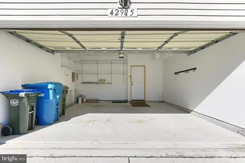 Exterior - 42915 Pamplin Ter, Chantilly, VA 20152 photo 4 of 5