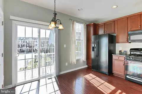 Living - 42915 Pamplin Ter, Chantilly, VA 20152 photo 3 of 3
