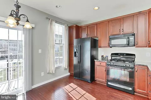 Kitchen - 42915 Pamplin Ter, Chantilly, VA 20152 photo 3 of 4