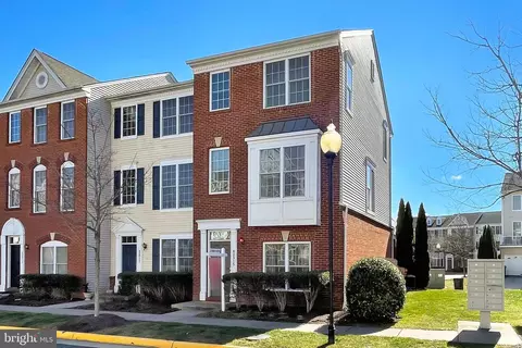 Exterior - 42915 Pamplin Ter, Chantilly, VA 20152 photo 2 of 5