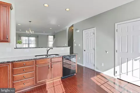 Kitchen - 42915 Pamplin Ter, Chantilly, VA 20152 photo 4 of 4