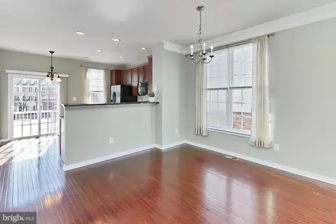 Living - 42915 Pamplin Ter, Chantilly, VA 20152 photo 2 of 3