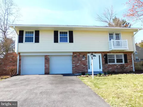 1701 N Amelia St, Sterling, VA 20164