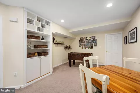 Dining - 43945 Tavern Dr, Ashburn, VA 20147 photo 5 of 5