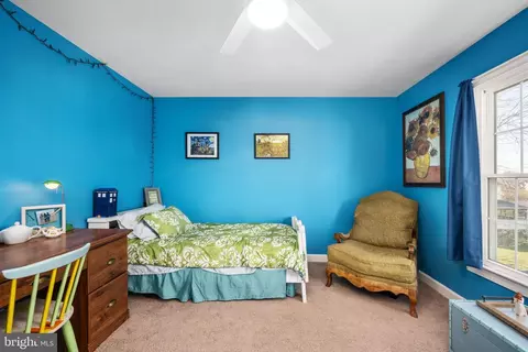 Bedroom - 43945 Tavern Dr, Ashburn, VA 20147 photo 5 of 8