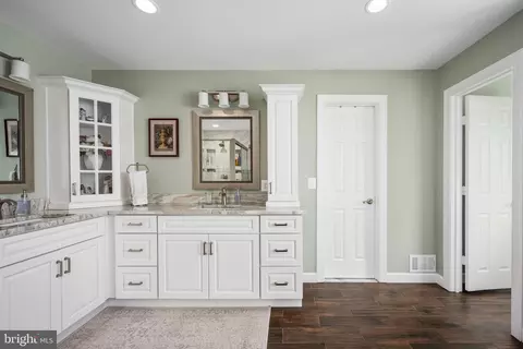 Bath - 43945 Tavern Dr, Ashburn, VA 20147 photo 3 of 7